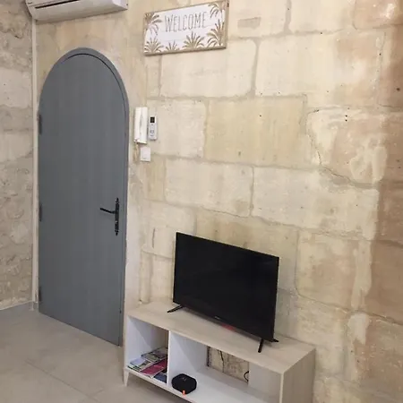 Climatise, La Cloison Apartment